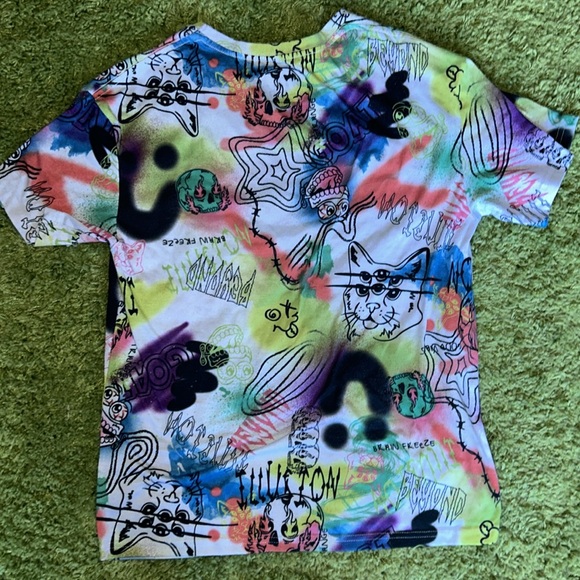 Urban Black Graffiti Style Graphic Tee - Picture 5 of 5